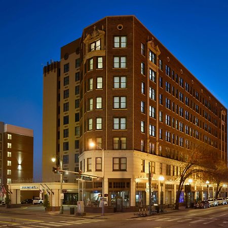 Отель Doubletree By Hilton Memphis Downtown Экстерьер фото