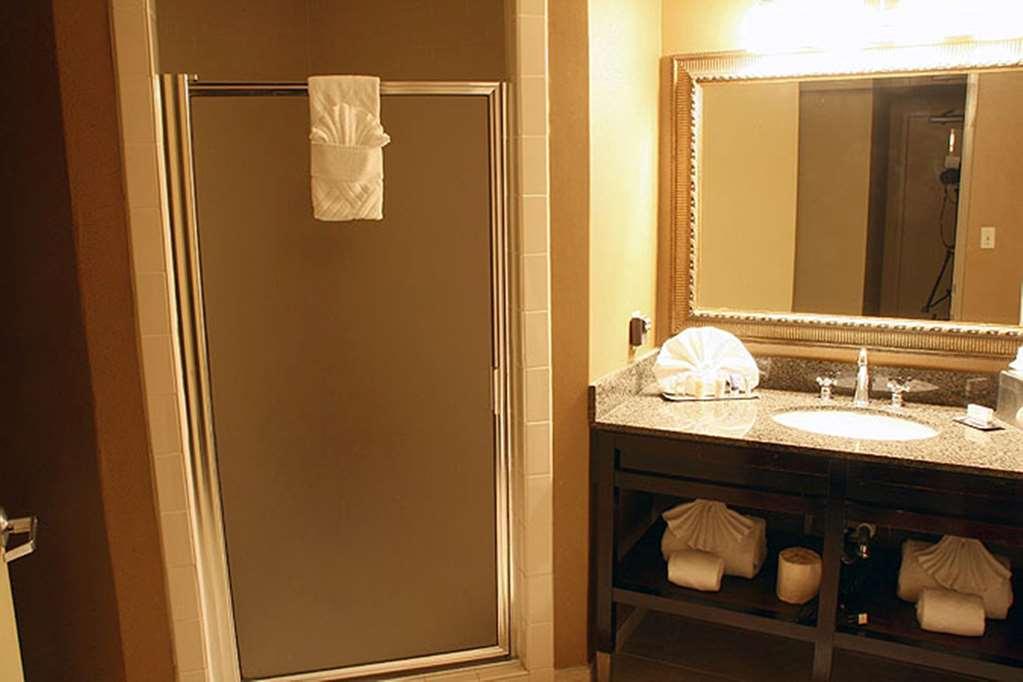 Отель Doubletree By Hilton Memphis Downtown Номер фото