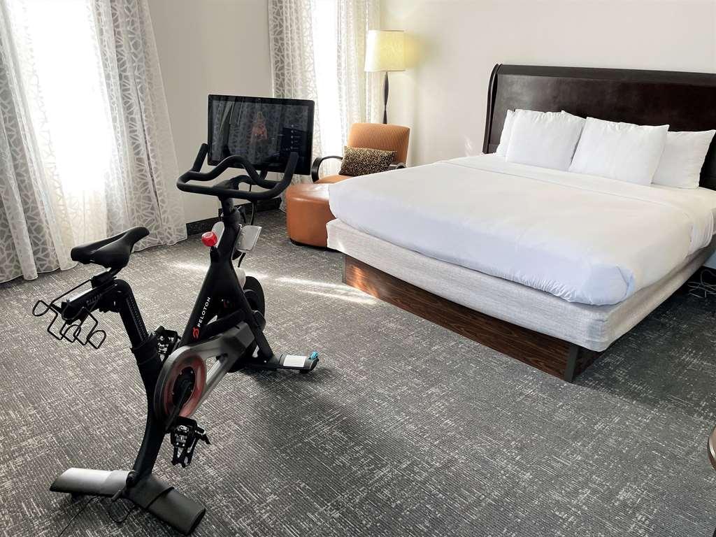Отель Doubletree By Hilton Memphis Downtown Номер фото
