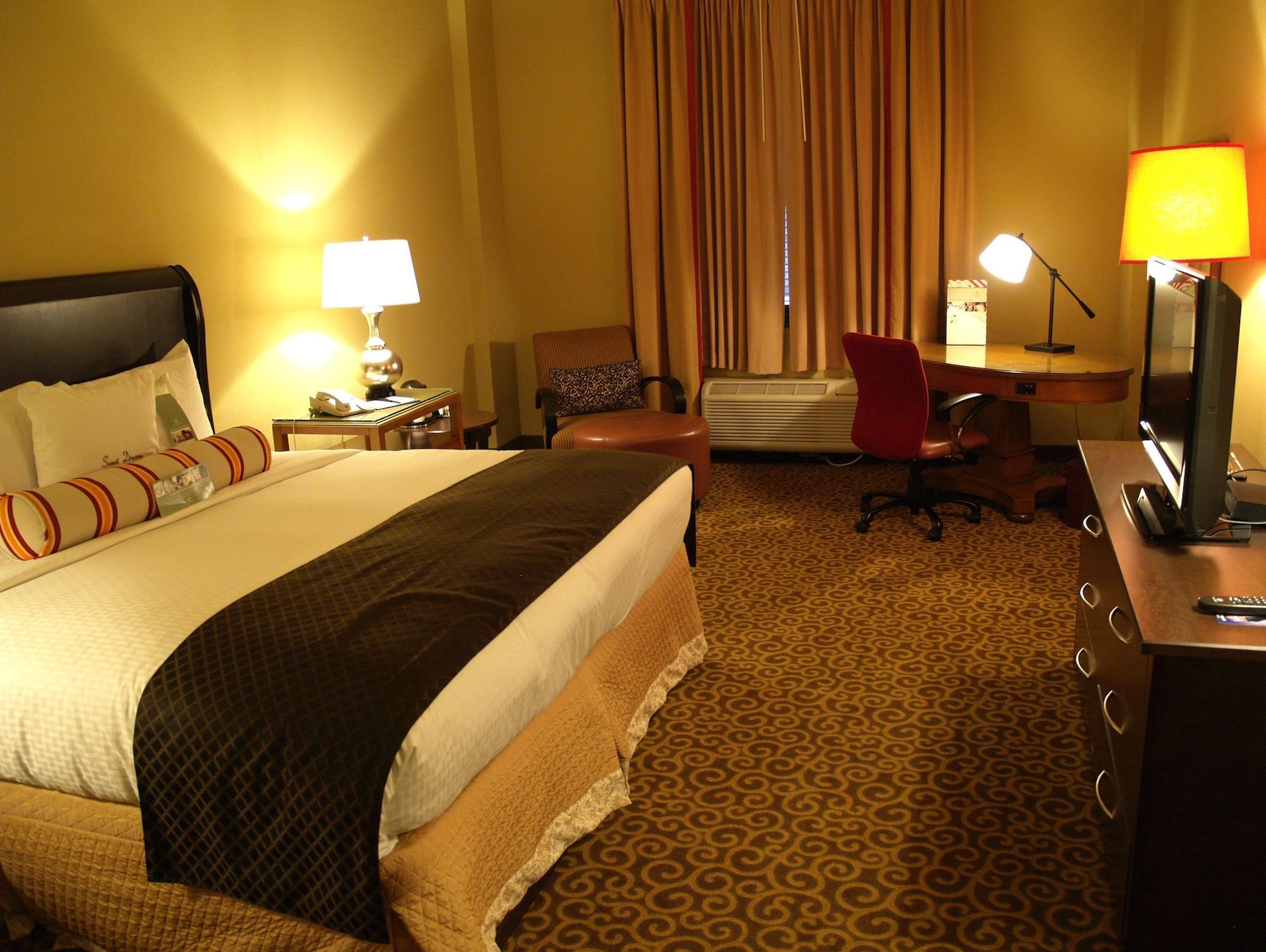 Отель Doubletree By Hilton Memphis Downtown Экстерьер фото