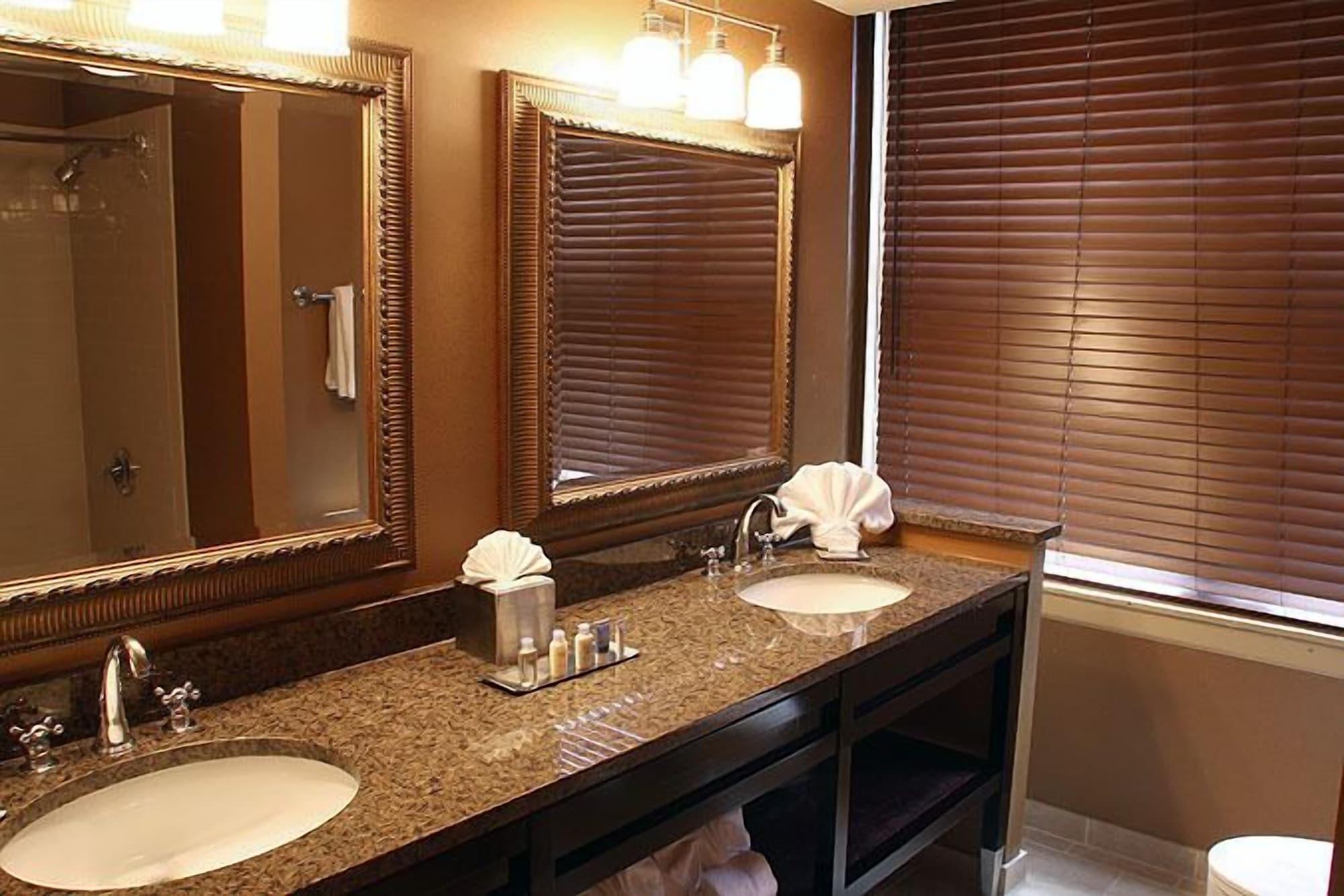 Отель Doubletree By Hilton Memphis Downtown Экстерьер фото