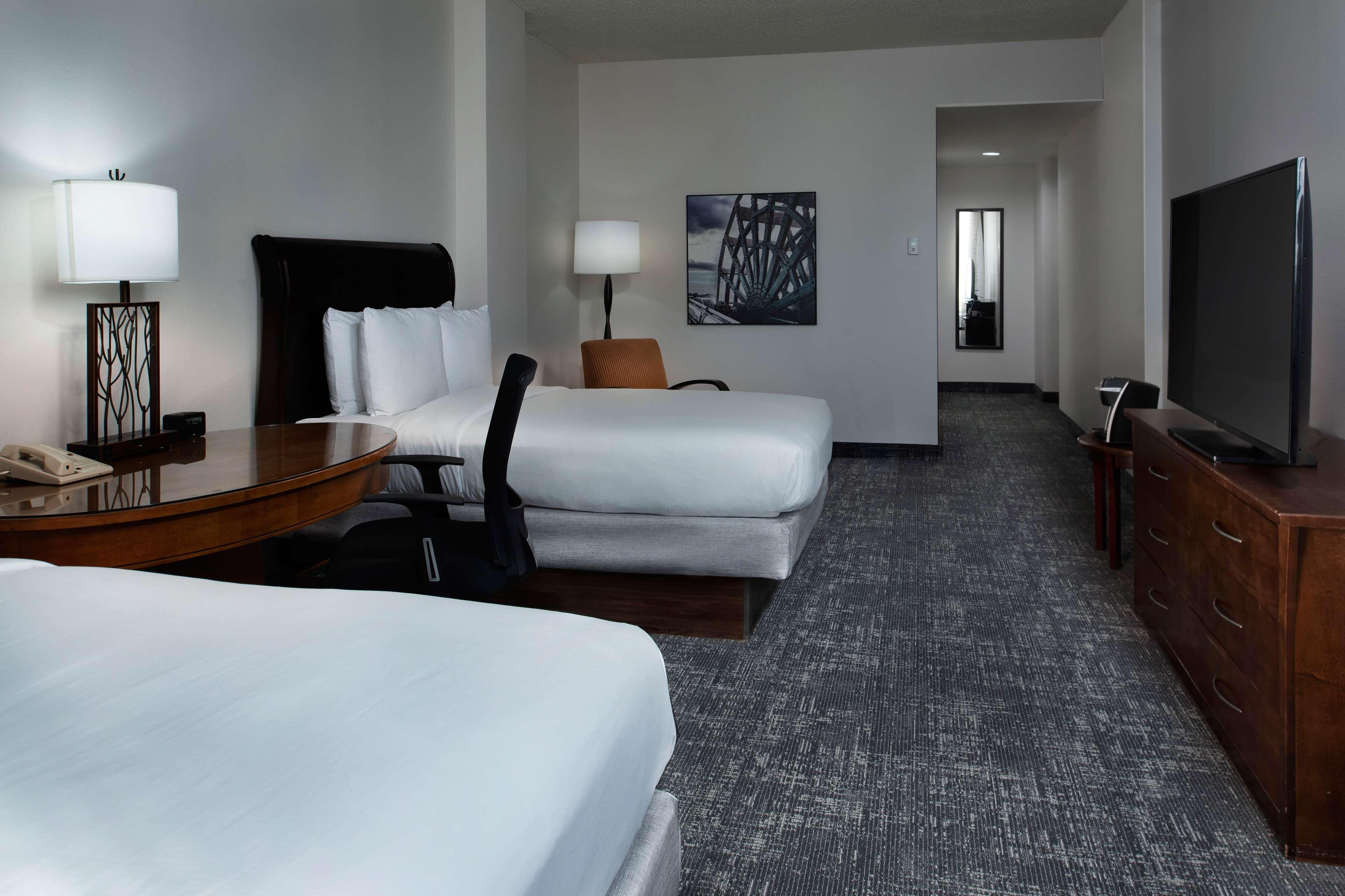 Отель Doubletree By Hilton Memphis Downtown Экстерьер фото