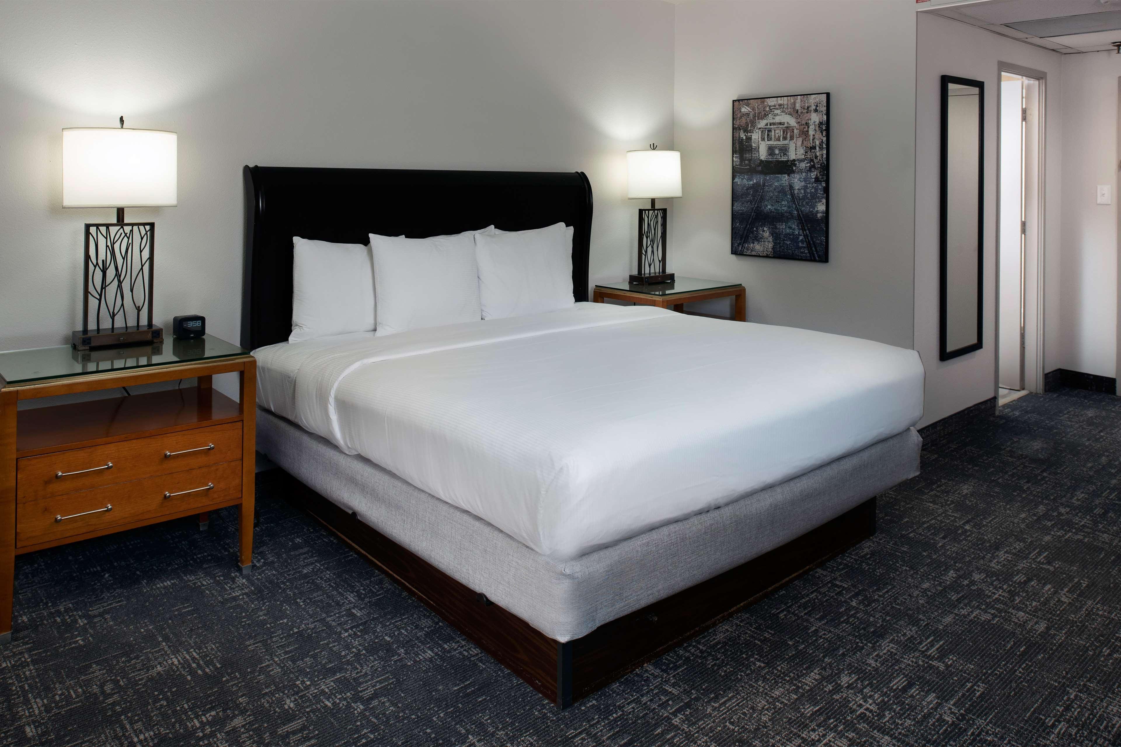 Отель Doubletree By Hilton Memphis Downtown Экстерьер фото