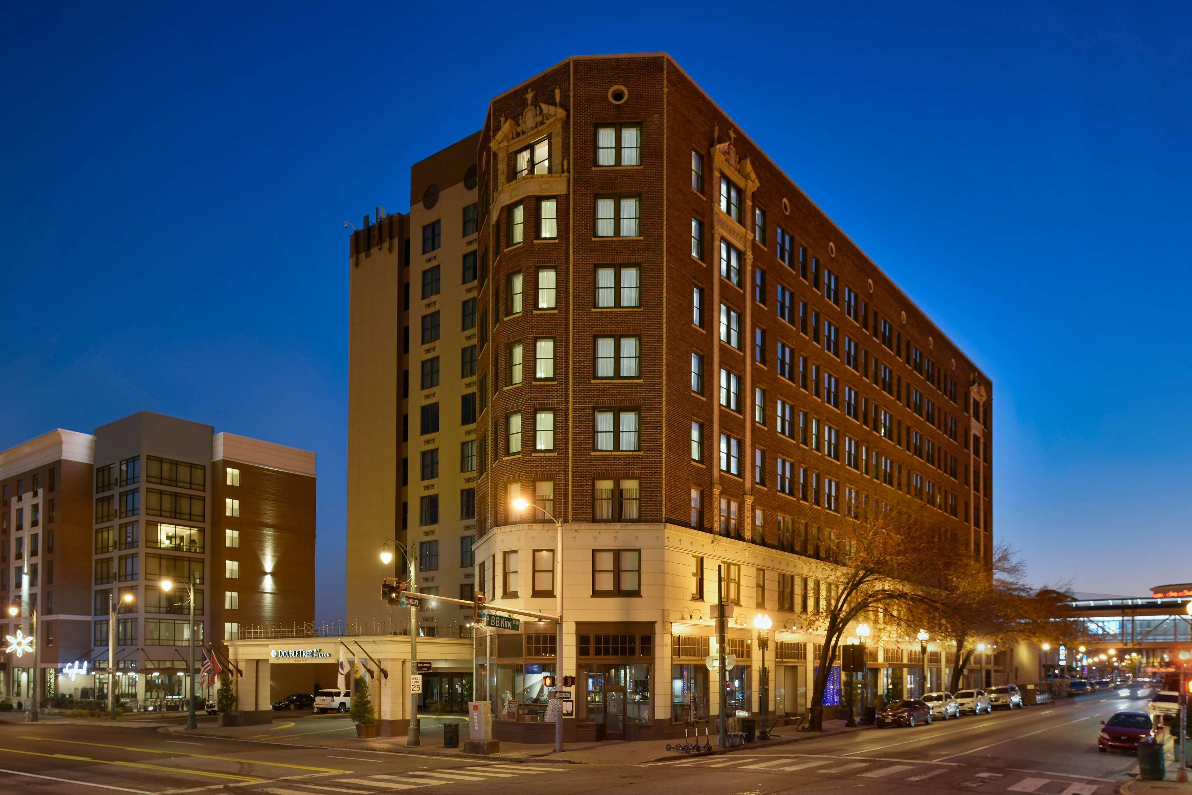 Отель Doubletree By Hilton Memphis Downtown Экстерьер фото