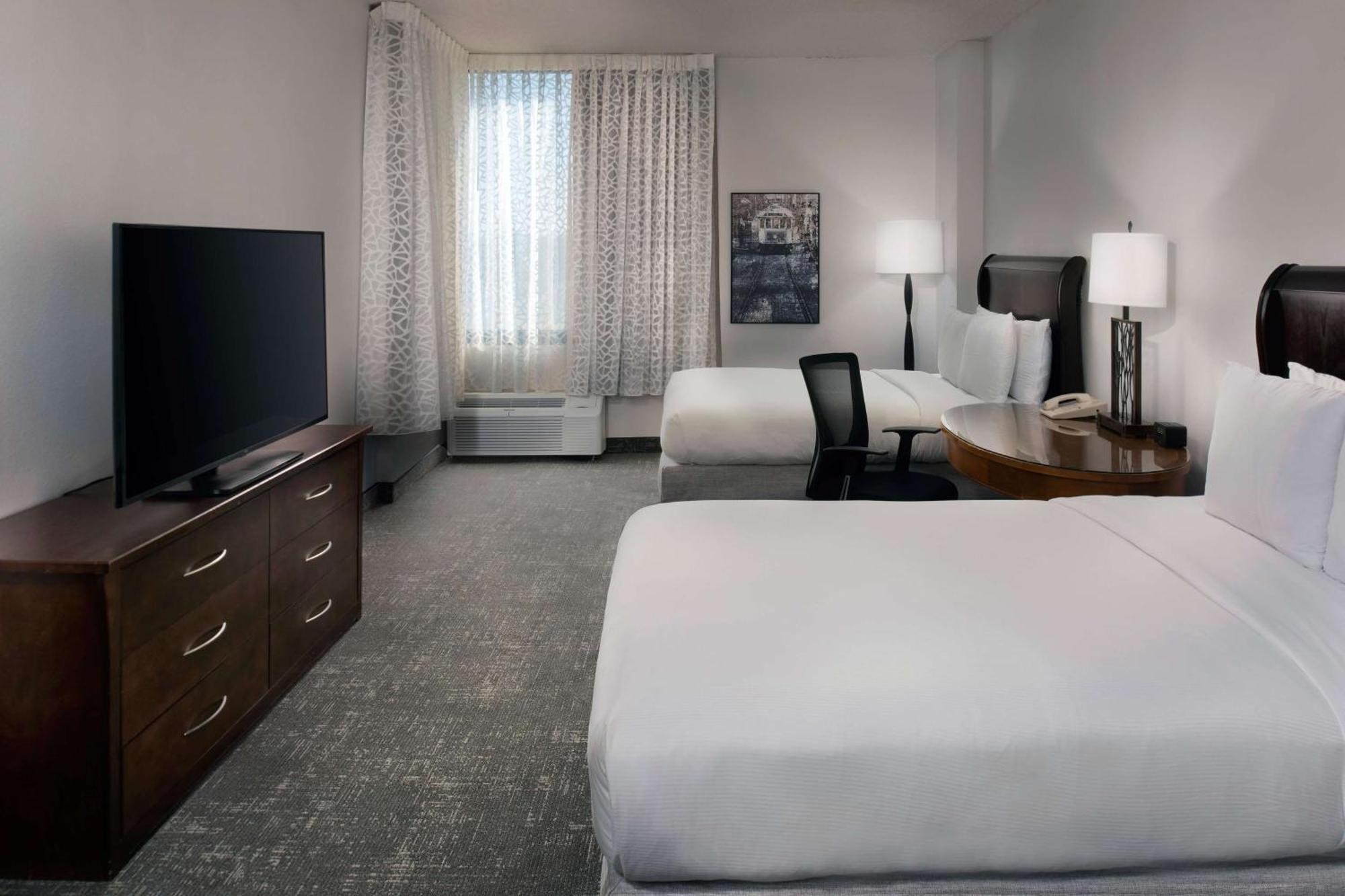 Отель Doubletree By Hilton Memphis Downtown Экстерьер фото