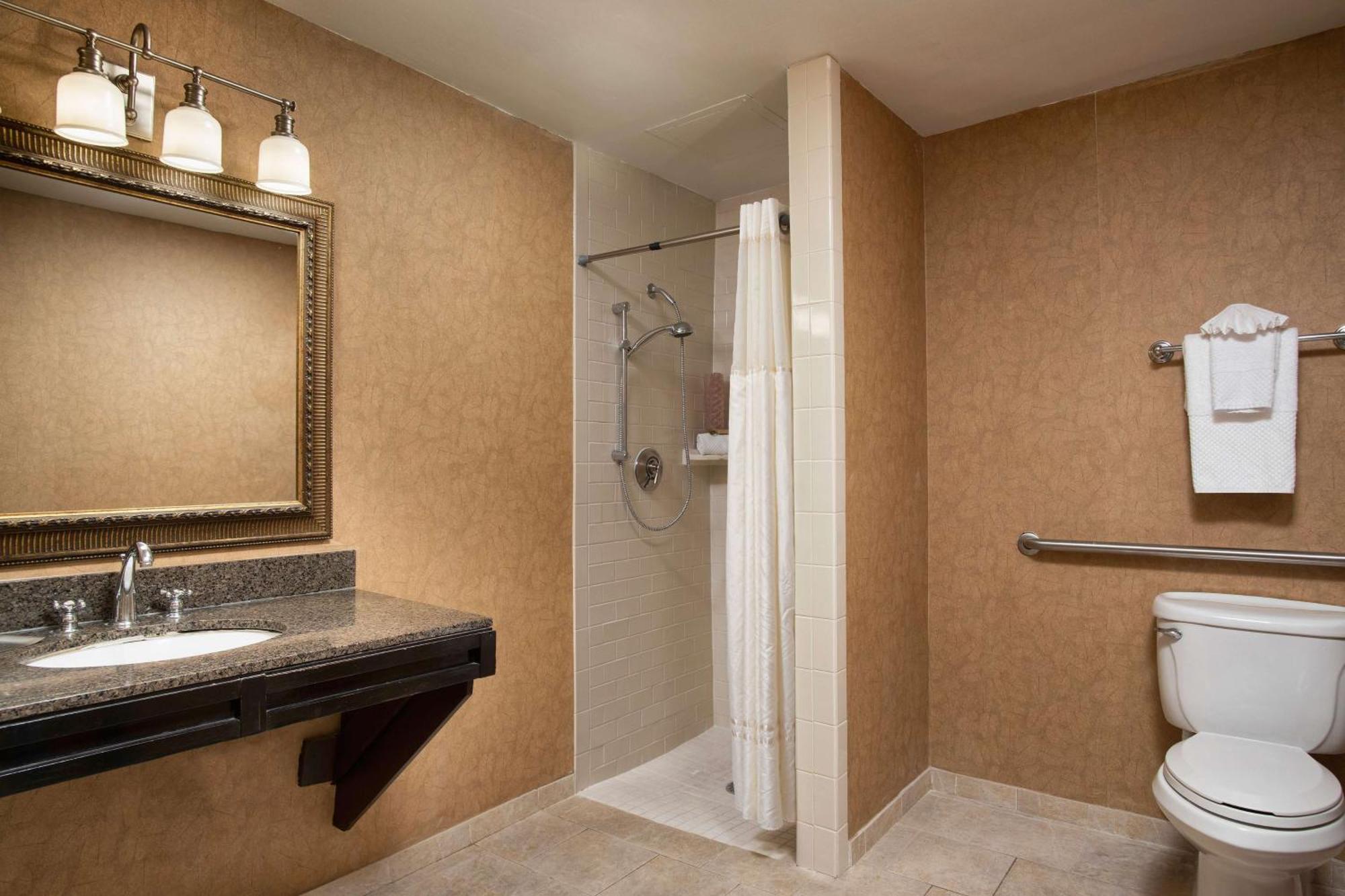 Отель Doubletree By Hilton Memphis Downtown Экстерьер фото