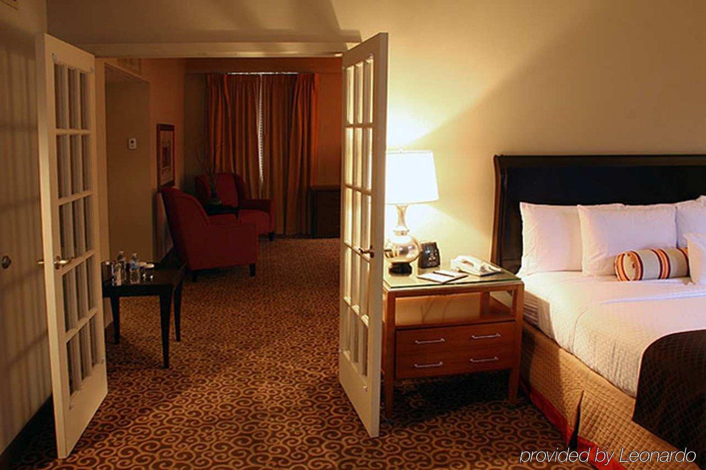 Отель Doubletree By Hilton Memphis Downtown Номер фото