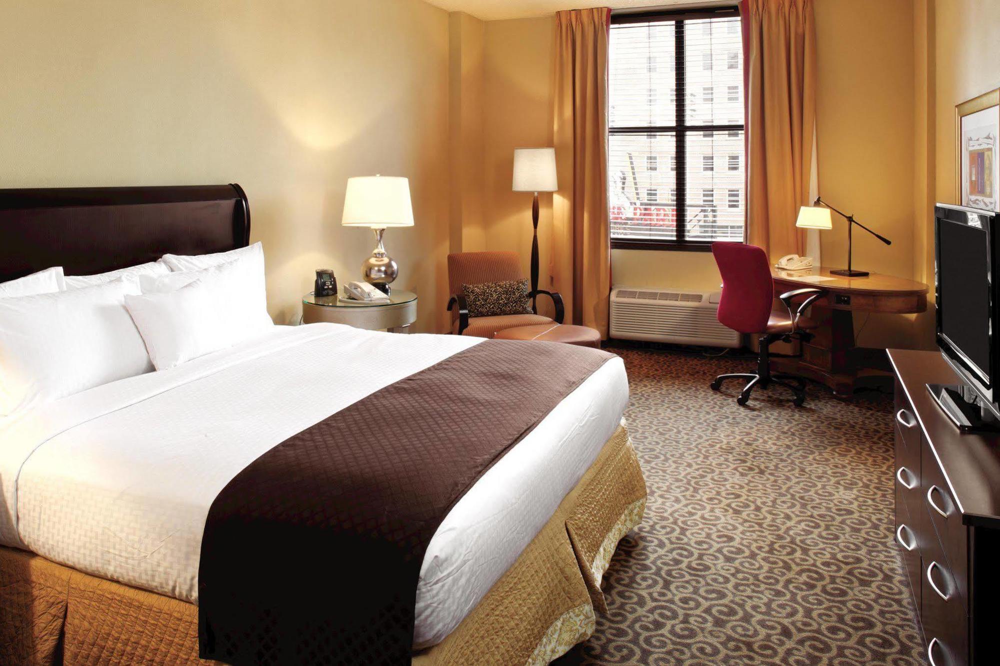 Отель Doubletree By Hilton Memphis Downtown Экстерьер фото