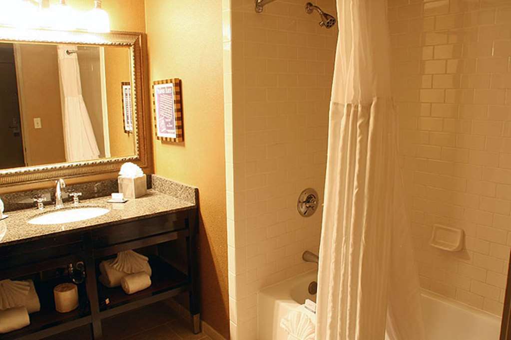 Отель Doubletree By Hilton Memphis Downtown Номер фото